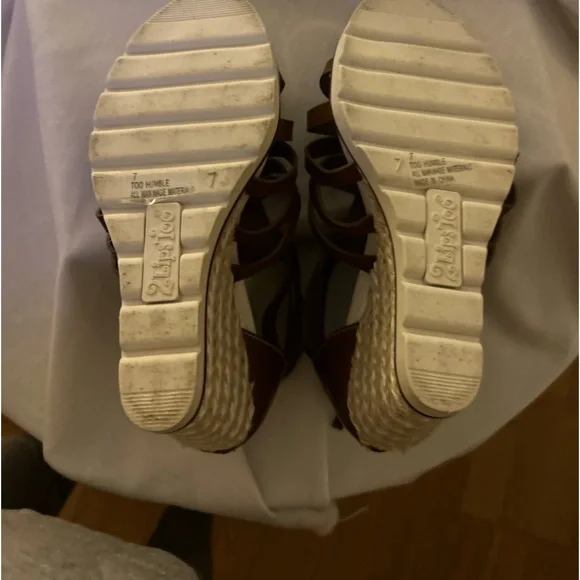 Size 7 , gladiator style,brown,Espiral Sandal - Picture 6 of 10